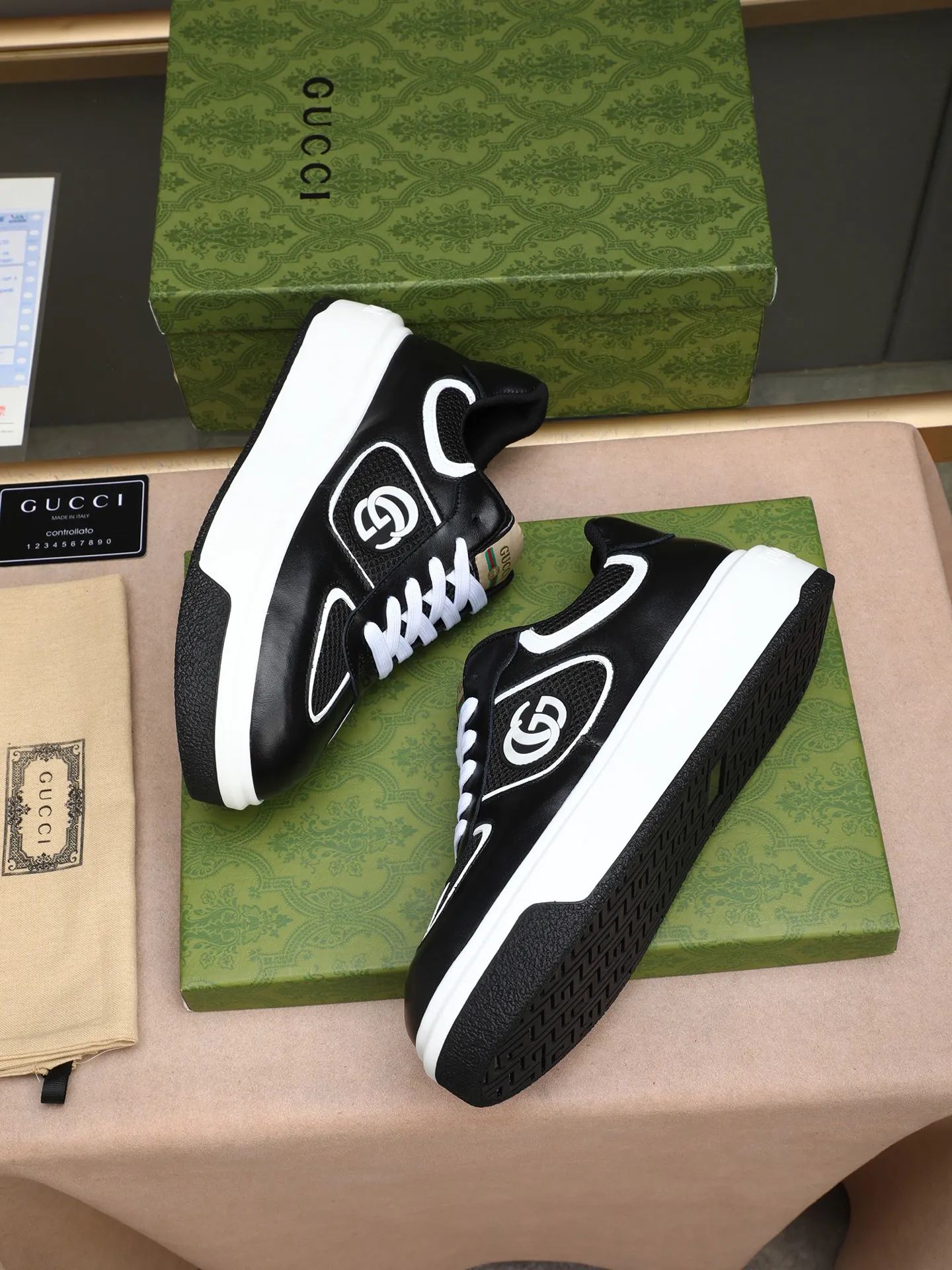 Men's shoes 💰480 New men's shoes GUCCI Fashion trend Made of first-layer calfskin ➕ washed sheep lining! The foot feels super comfortable and the workmanship is impeccable. Foam ultra-light outsole, size: 38-44 (45 customized) 3 colors to choose from!